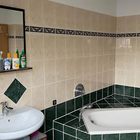 Im Gruenen, Haus Cara, 120m², 4 Zi, Kue, Bad 아파트